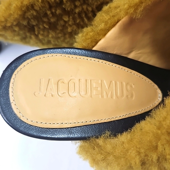 Jacquemus • Les mules carrés ronds • Shearling Mules in Khaki Size 37 - Picture 4 of 9